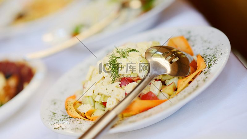 办公室零食坚果炒货，价格背后的秘密**